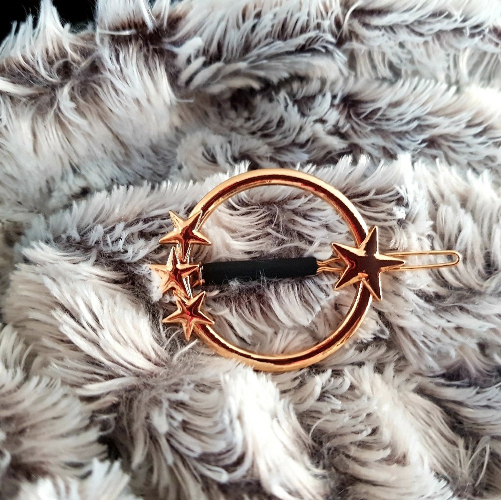 🍭💗Circle with Stars Pin (Gold finish) - Picture 2 of 4